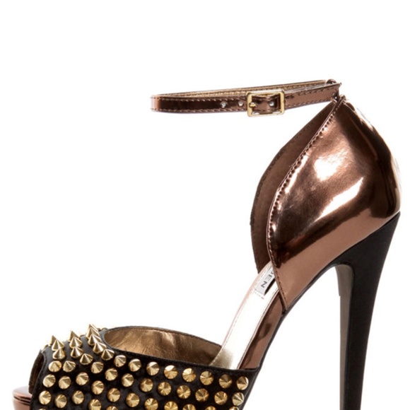 Smoking hot black and bronze studded peep toe shoe - Picture 5 of 8